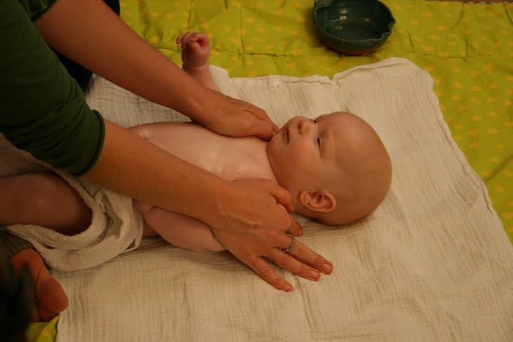 לימודי עיסוי תינוקות בלוטוס 