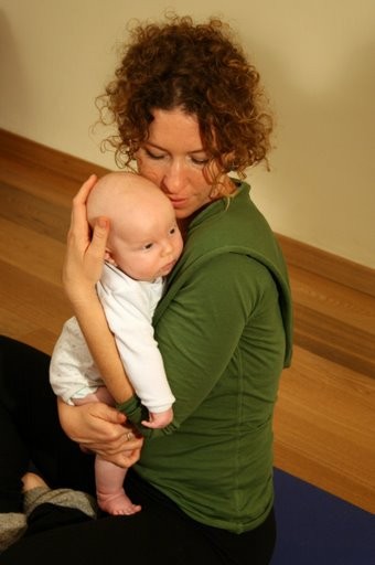 אלינור כהן - לימודי עיסוי תינוקות בלוטוס 